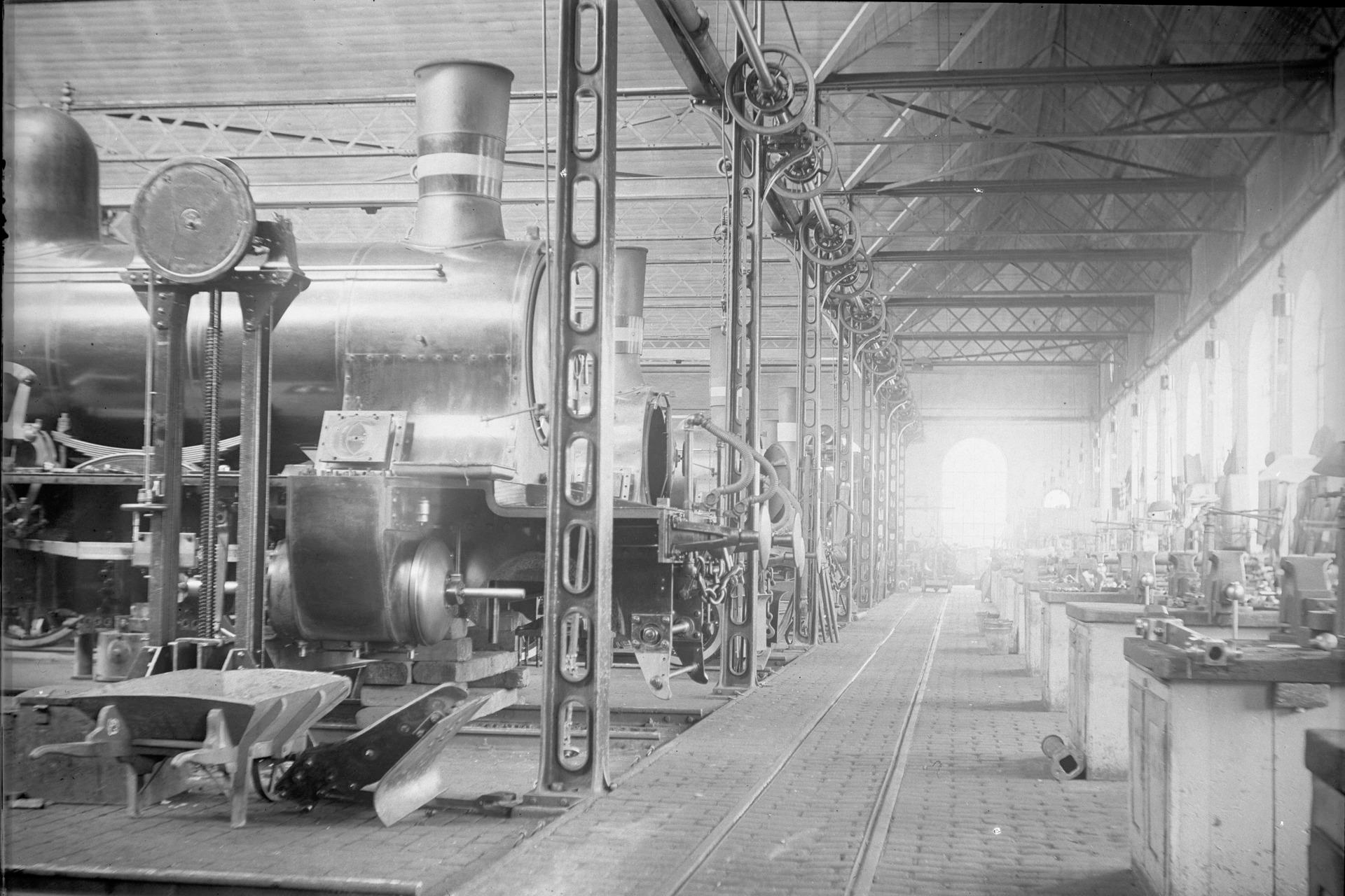Der blev repareret på mange toge i de år DSB holdte til på Centralværkstedet. Foto af Georg Nikolaj Knub (1879-1954)