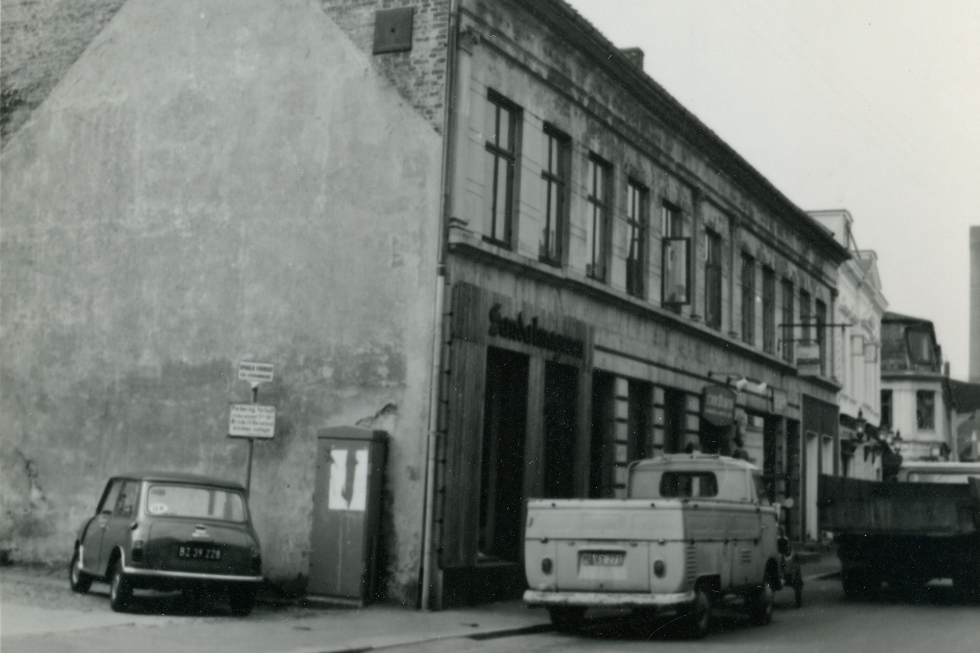 Graven 23-25 fotograferet fra gaden i 1971. Fotograf: ukendt.