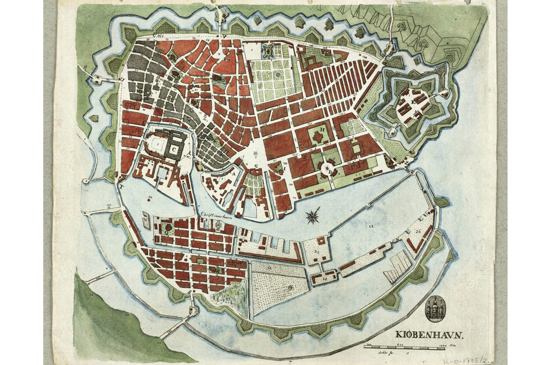 Kort over København fra 1795, hvor man kan se Holmens spæde begyndelse som den nederste højre bramme.