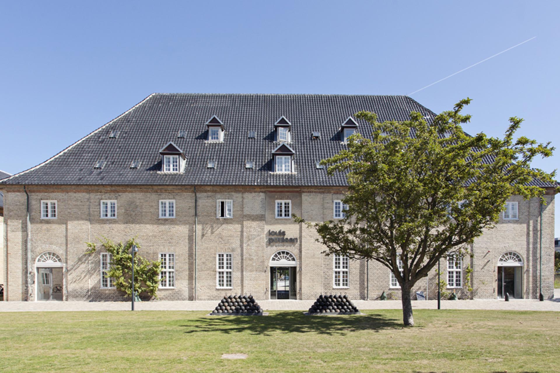 Philip de Langes overgang til mere enkel og skarpskåren stil med hans debut for søetaten - Kuglegården 2019. Kilde: Byggeselskab Mogens de Linde.