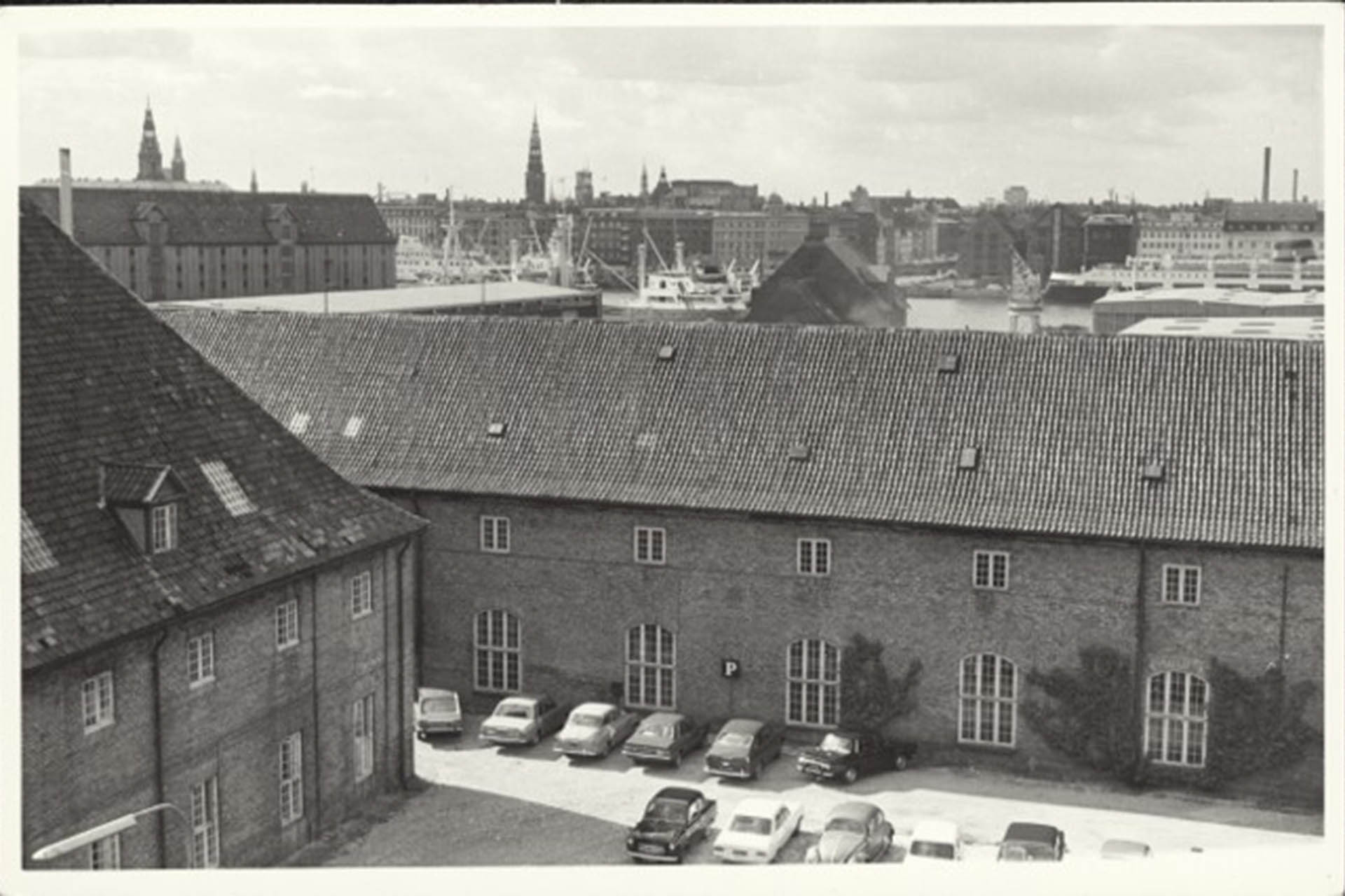 Kuglegården var lukket for offentligheden helt indtil 2018, hvor den overgik fra forsvarets ejerskab. Kilde: Nationalmuseet.