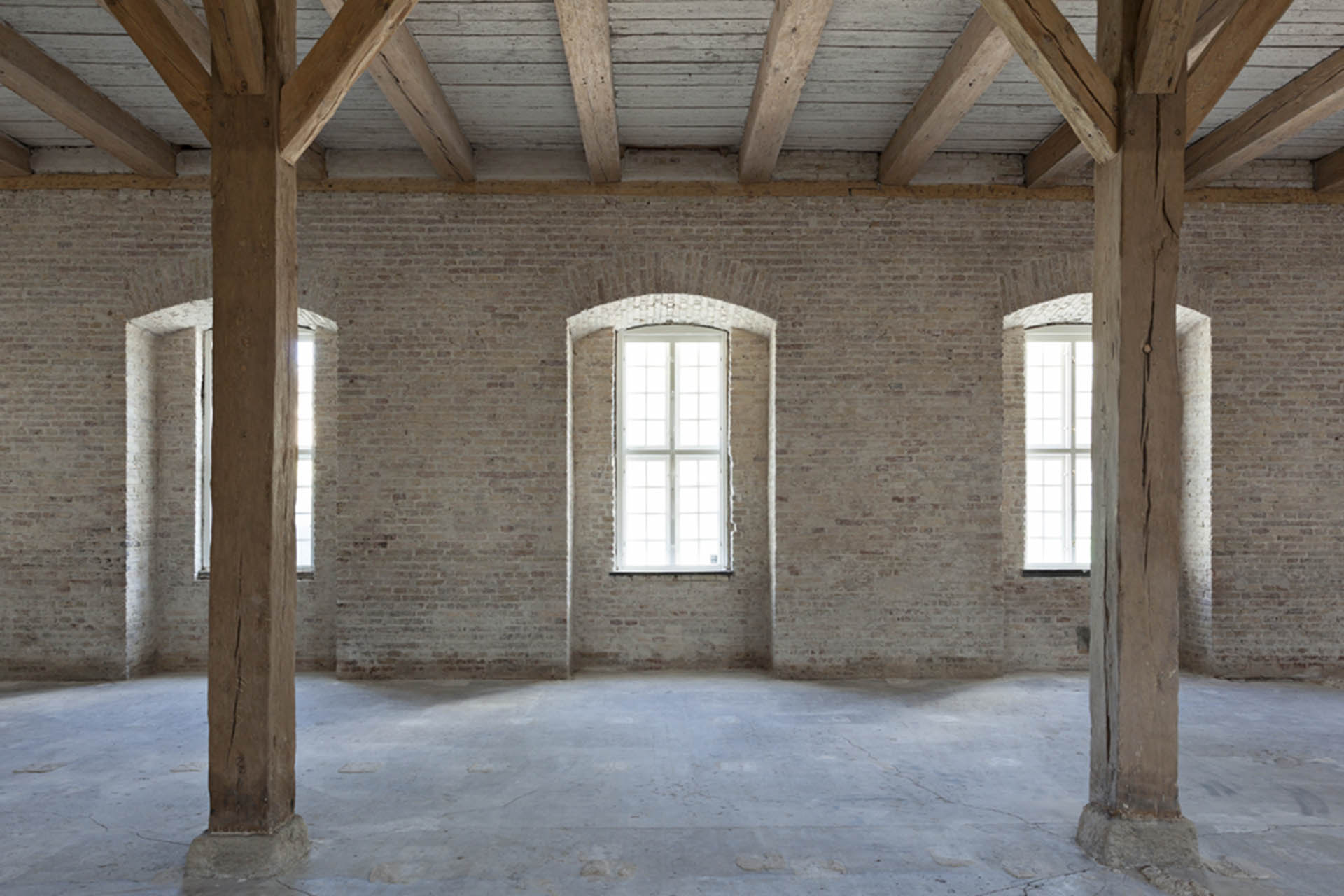 Philip de Langes overgang til mere enkel og skarpskåren stil med hans debut for søeteten - Kuglegården. Kilde: Byggeselskab Mogens de Linde.