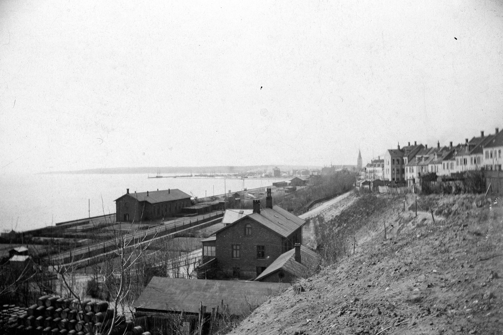 Foto af pakhuset 1892. Fotograf: Husted, V
